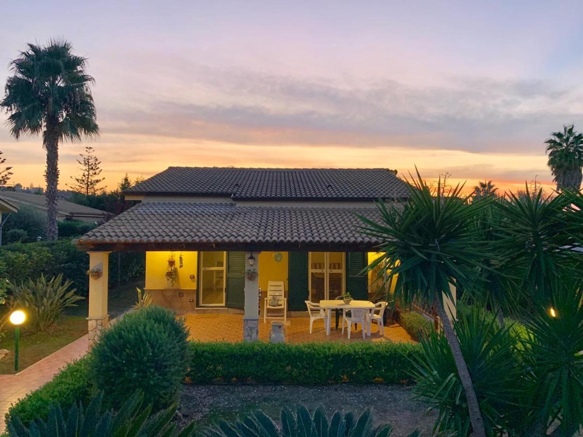 Villa Plumeria Campofelice Di Roccella Exteriör bild