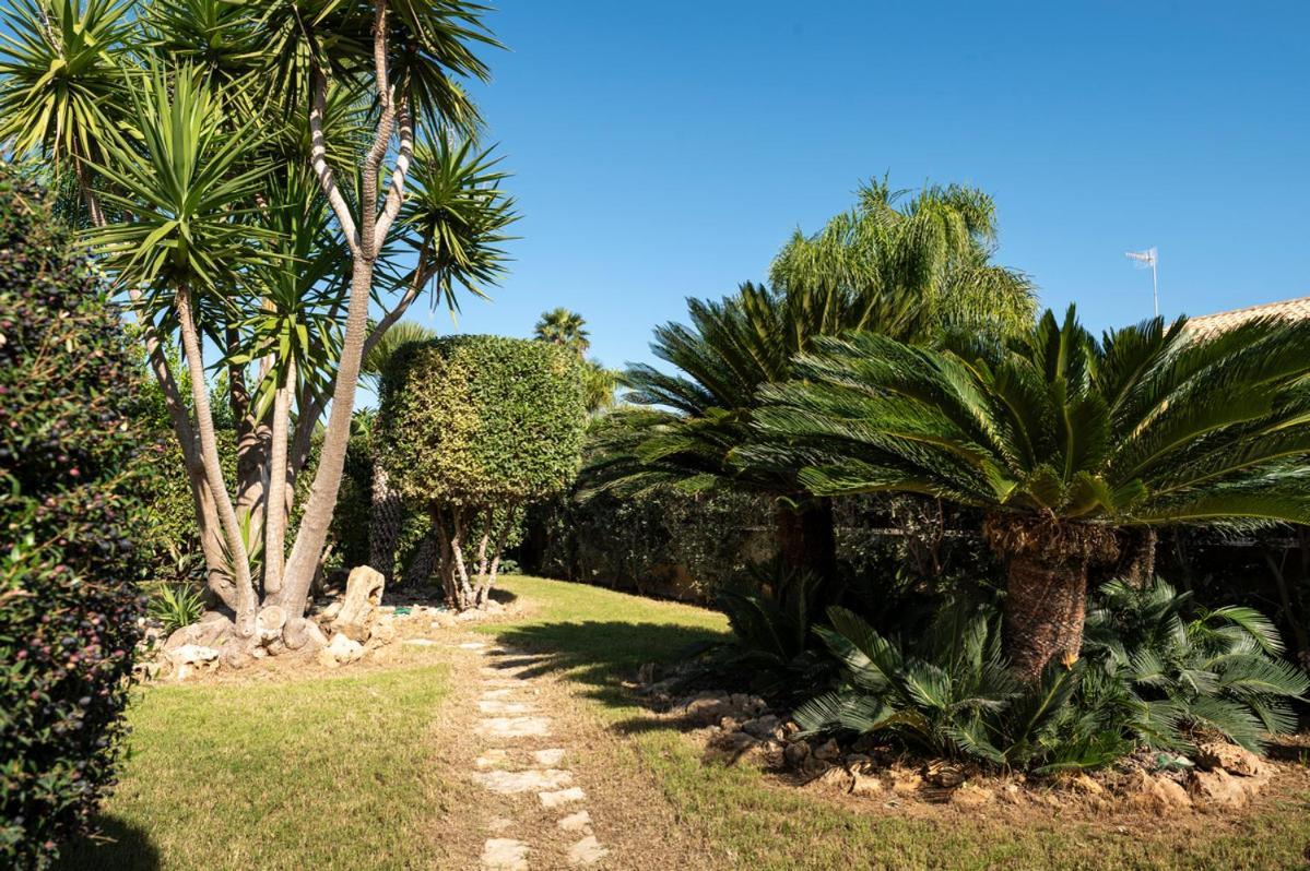 Villa Plumeria Campofelice Di Roccella Exteriör bild