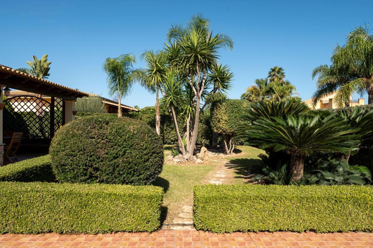 Villa Plumeria Campofelice Di Roccella Exteriör bild