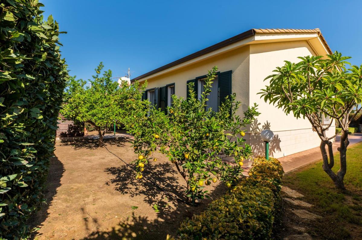 Villa Plumeria Campofelice Di Roccella Exteriör bild