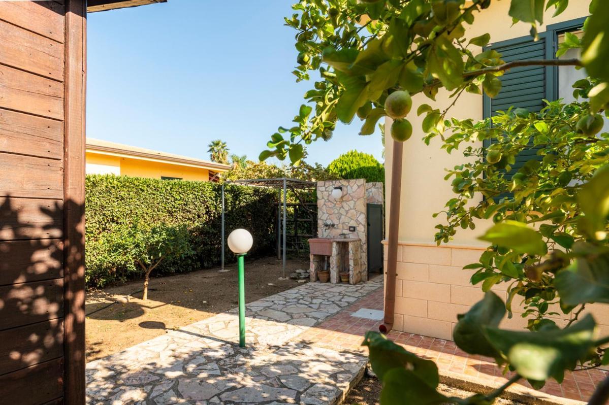 Villa Plumeria Campofelice Di Roccella Exteriör bild