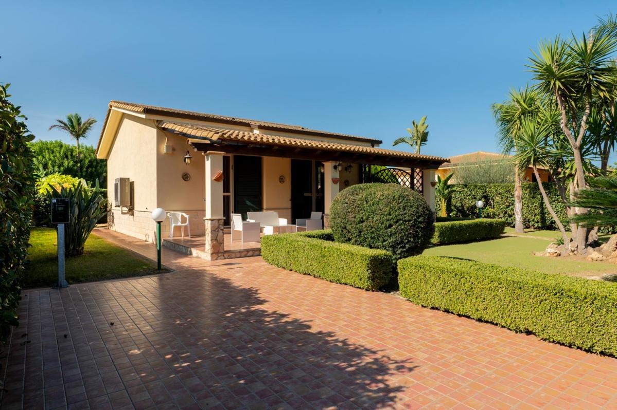 Villa Plumeria Campofelice Di Roccella Exteriör bild