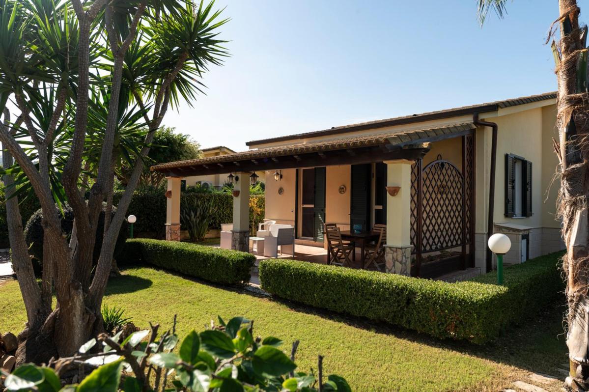 Villa Plumeria Campofelice Di Roccella Exteriör bild