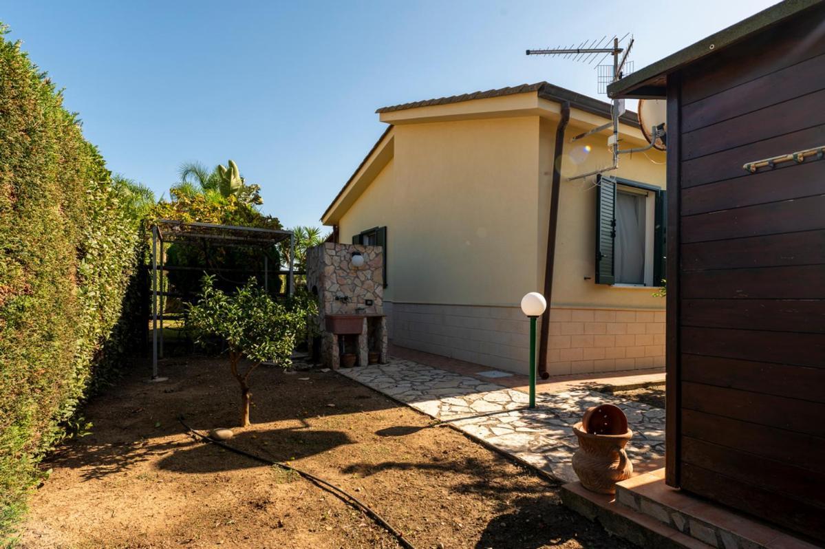 Villa Plumeria Campofelice Di Roccella Exteriör bild